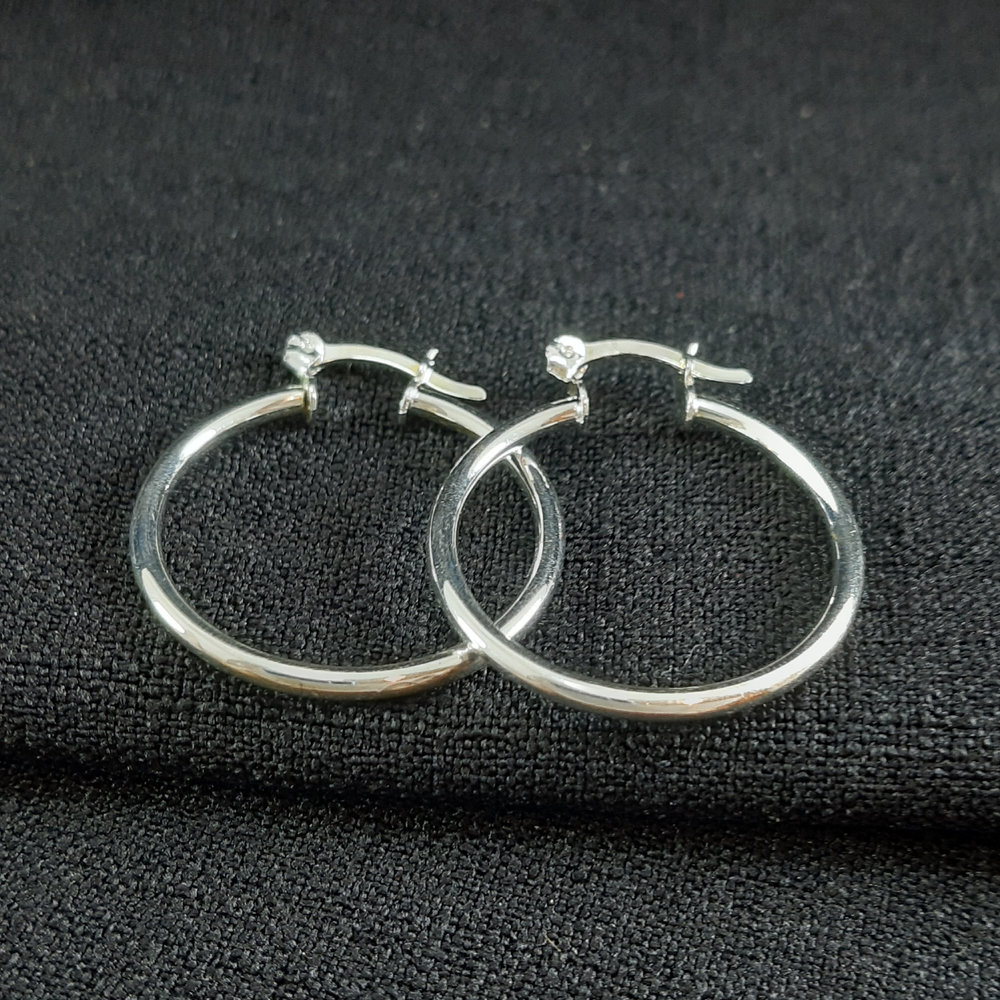 Argola fio liso fechado media