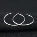 Brinco argola fio liso boleado