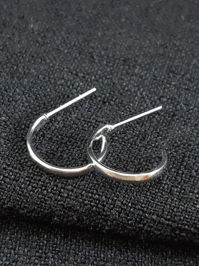 Argola fio quadrado prateado