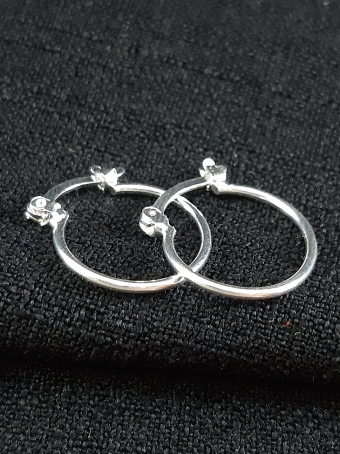 Argola fio liso prateada