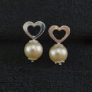 Brinco coração vazado pêndulo pérola