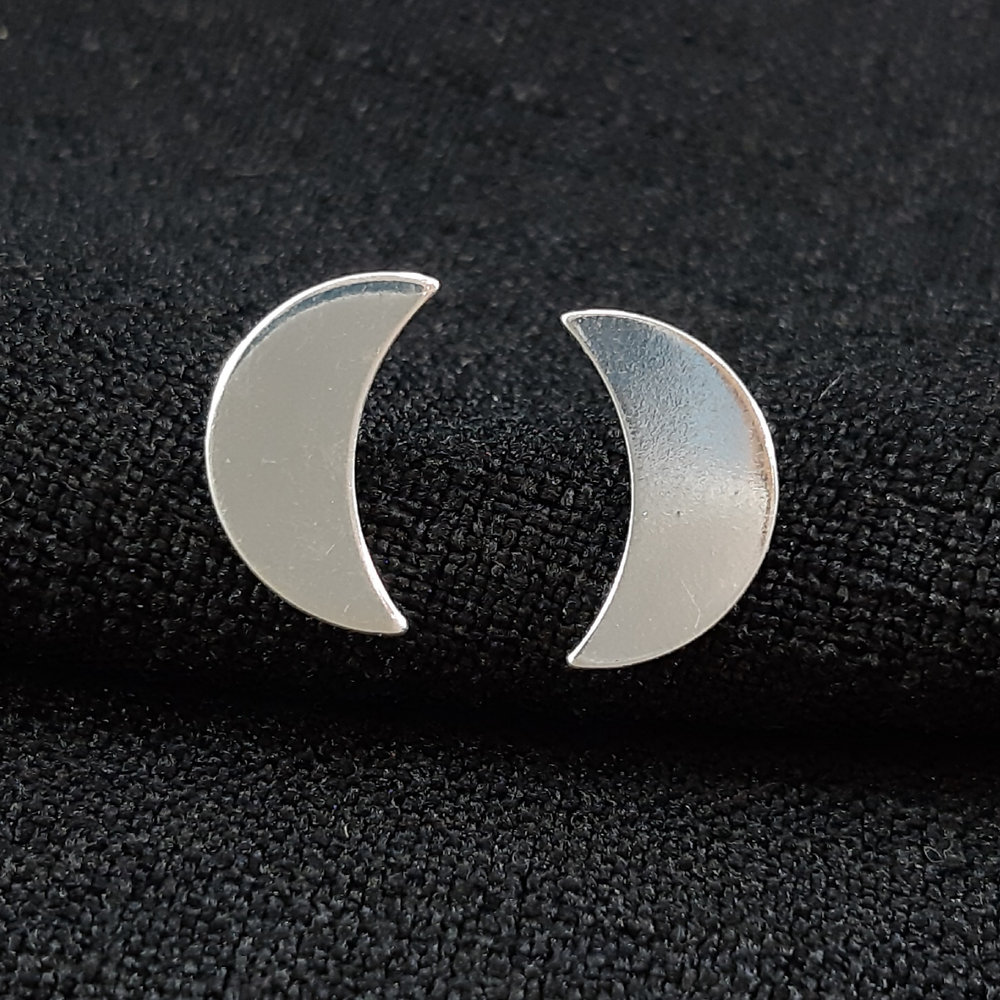 Brinco lua lisa chapeada