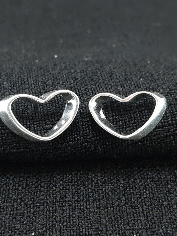 Brinco coração vazado