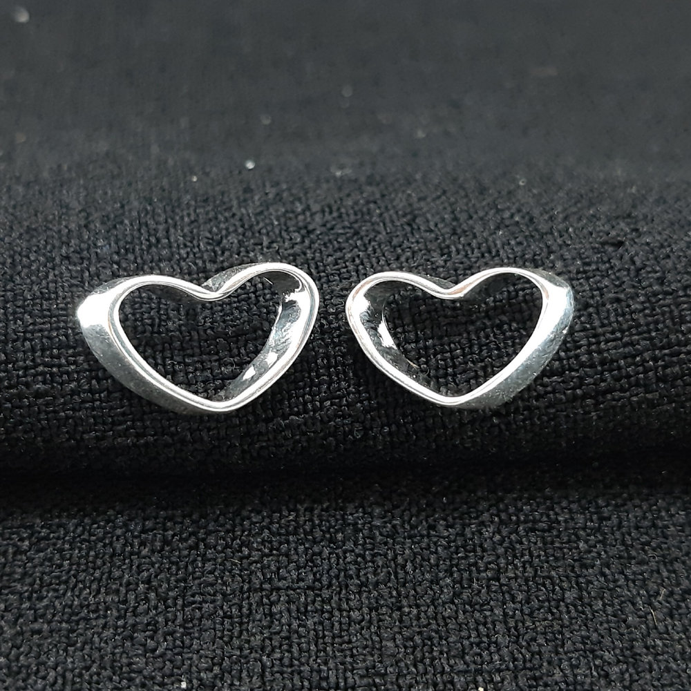 Brinco coração vazado