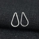 Brinco formato gota vazado