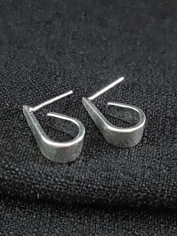 Brinco estilo gota vazado