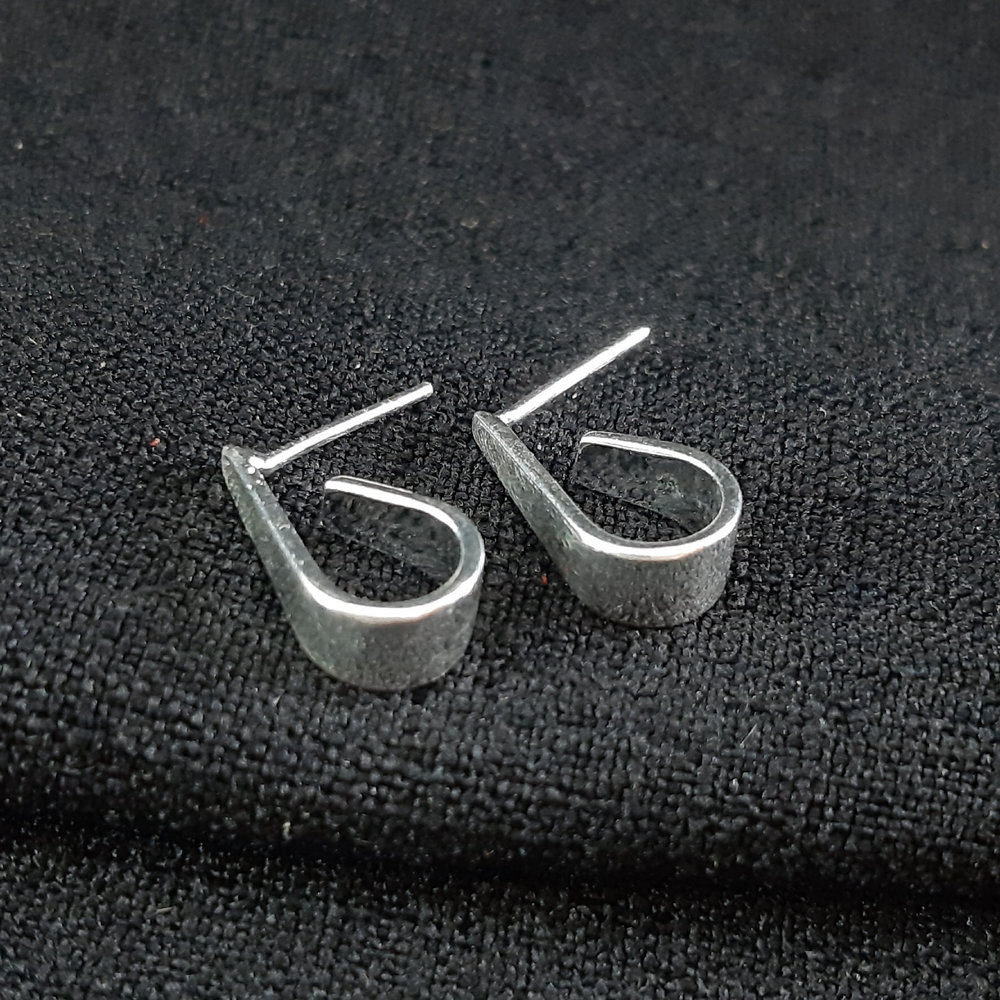 Brinco estilo gota vazado