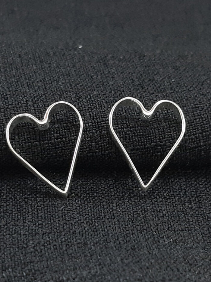 Brinco coração vazado