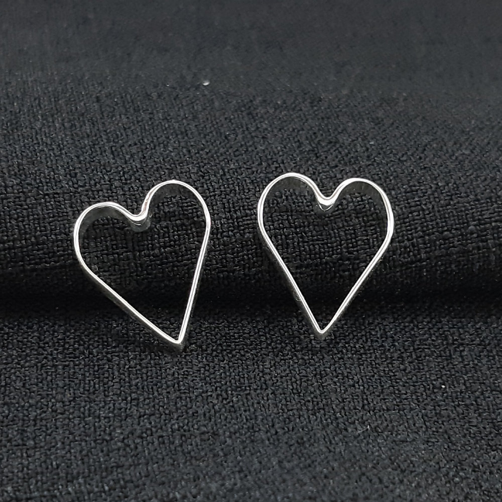 Brinco coração vazado
