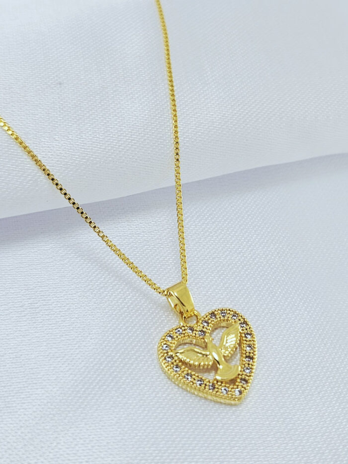 Gargantilha espírito  santo com coração vazado cravejado