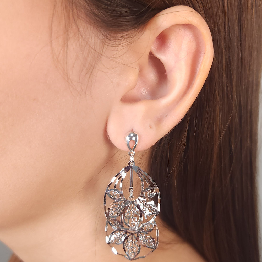 Brinco trabalhado duplo vazado