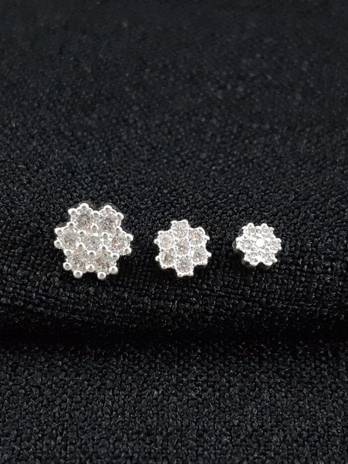 Trio de brincos flores cravejadas