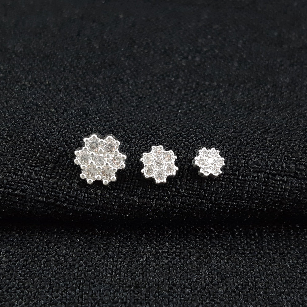 Trio de brincos flores cravejadas