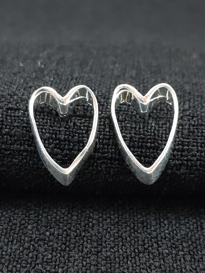 Brinco coração vazado