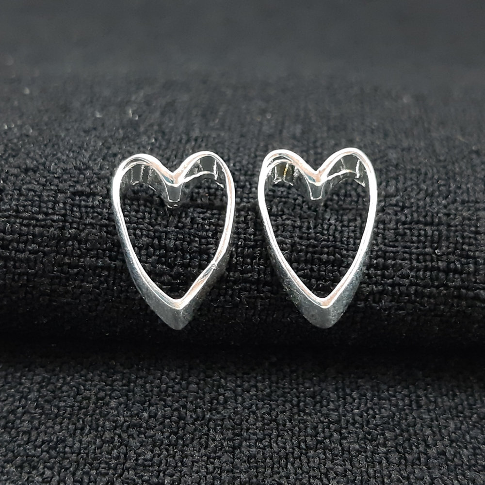 Brinco coração vazado