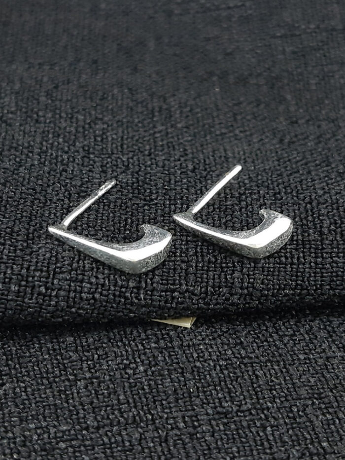 Brinco formato gancho