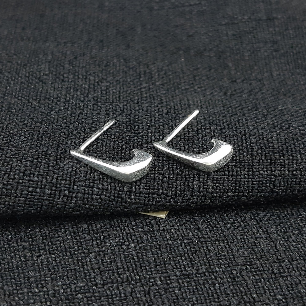 Brinco formato gancho