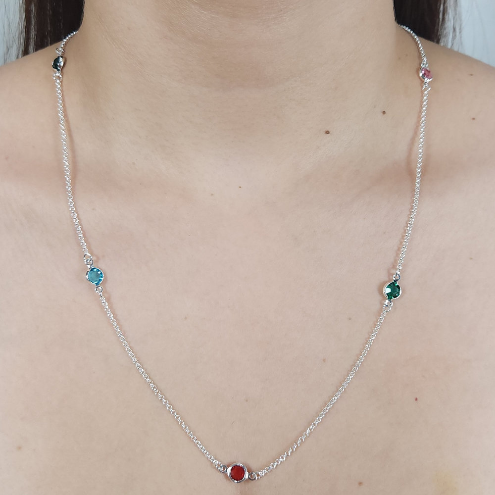 Gargantilha longuinho com pedras coloridas