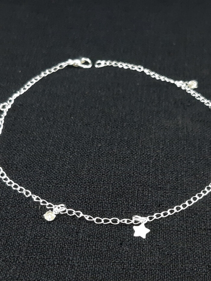 Tornozeleira com estrela chapeada e ponto de luz