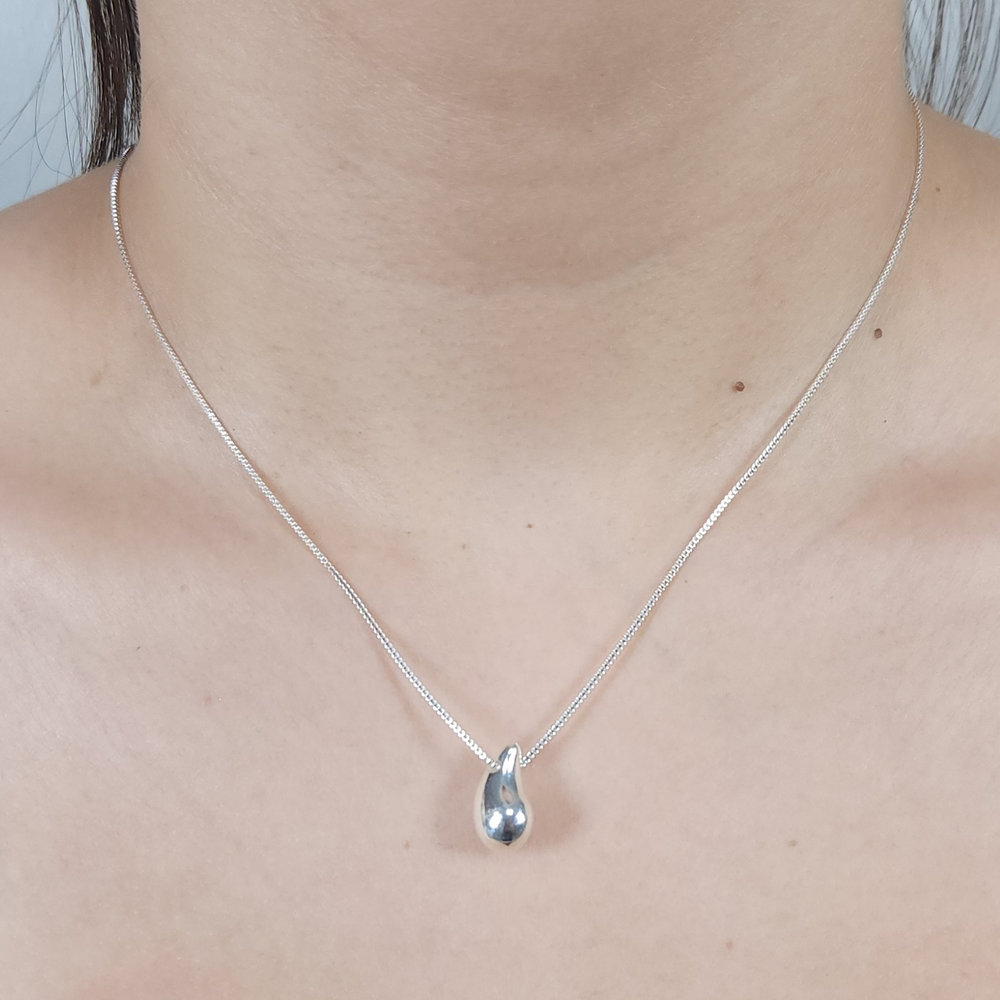 Gargantilha com pingente gota boleada