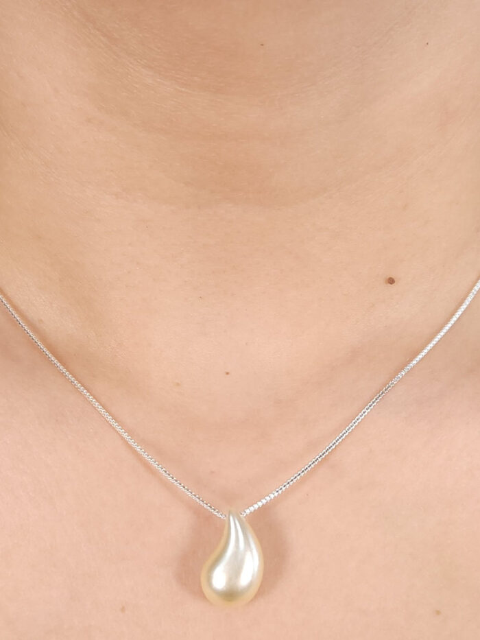 Gargantilha com gota pérola maior