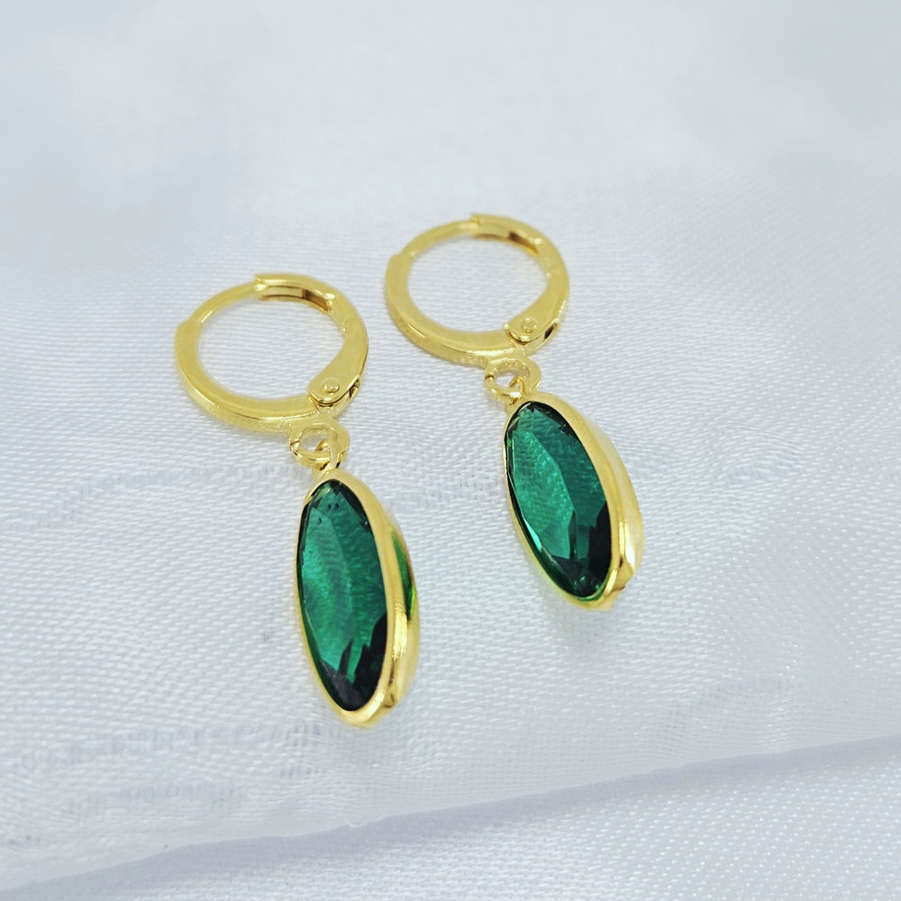 Brinco gancho pedra oval verde