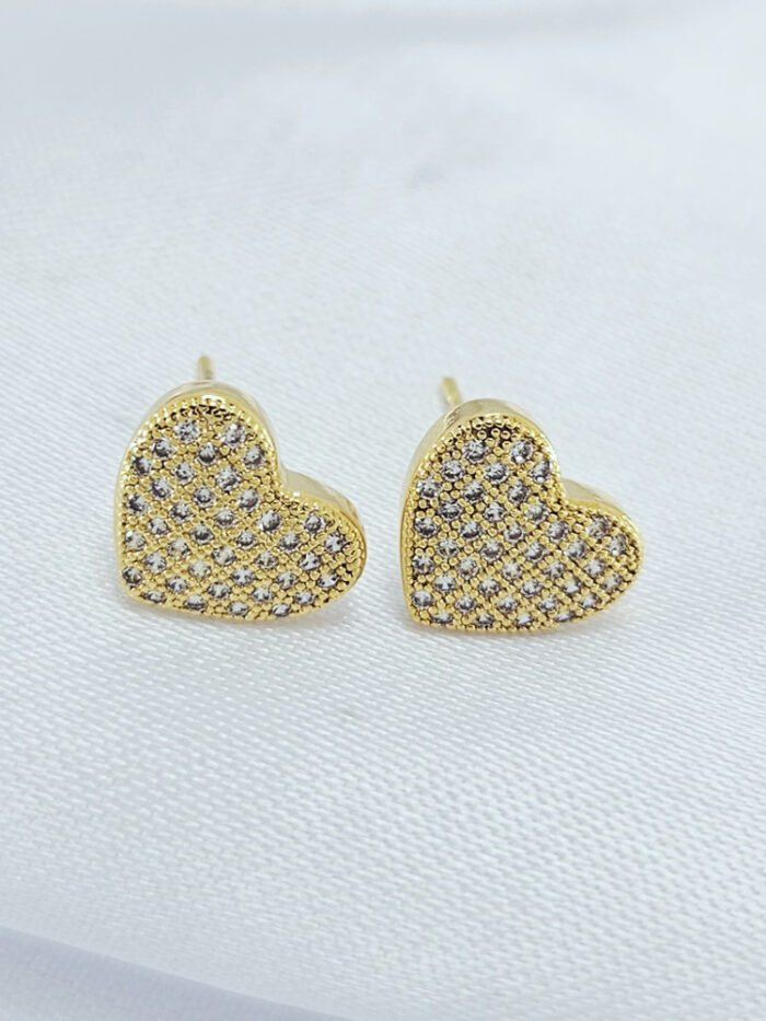 Brinco coração cravejado