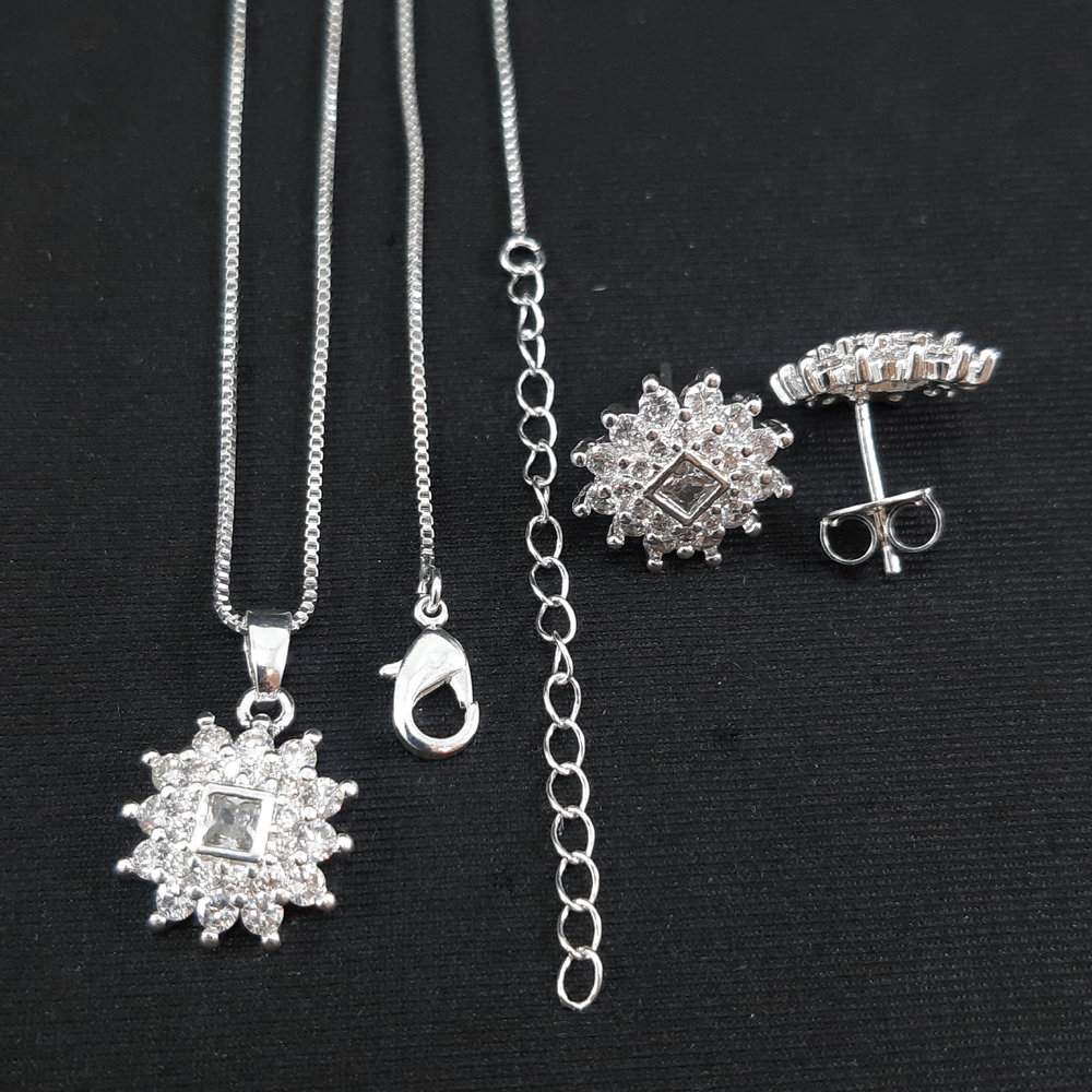 Conjunto cravejado cristal