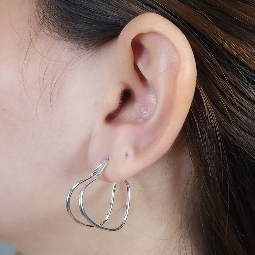 Brinco argola coração duplo vazado