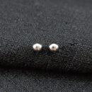 Brinco infantil bolinha prateada