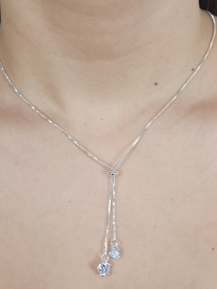 Gravatinha com corações pedra cristal