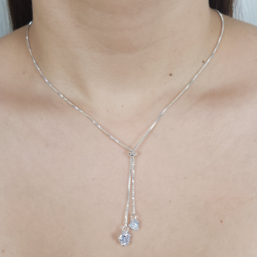 Gravatinha com corações pedra cristal