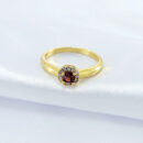 Anel com pedra laranja cristal detalhe cravejado