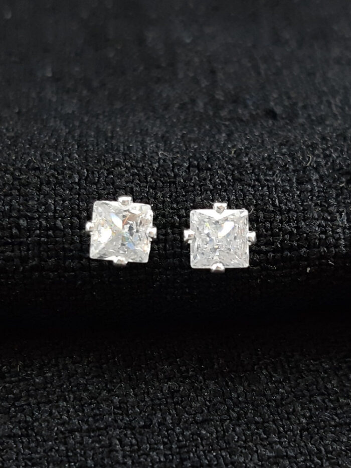 Brinco ponto de luz quadrado