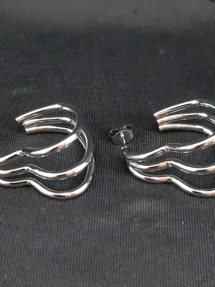 Argola aberta formato coração três fios