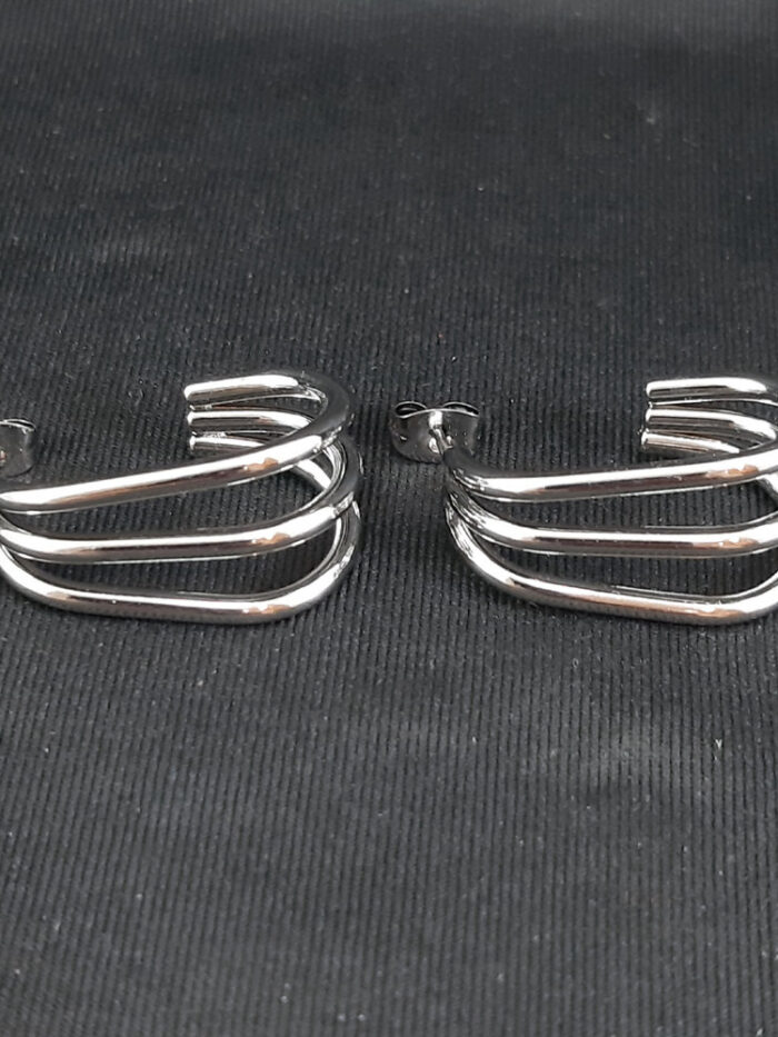 Brinco argola aberta formato três fios