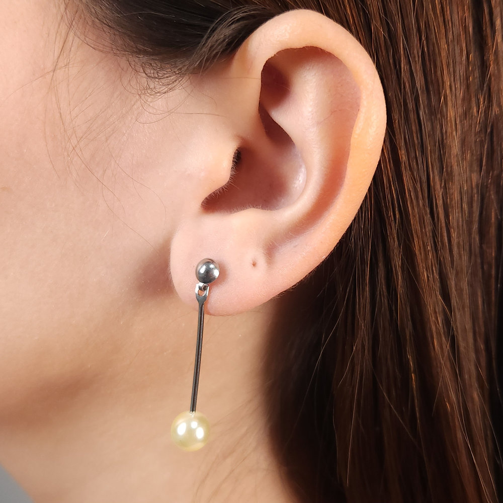 Brinco base círculo com fio pérola pêndulo