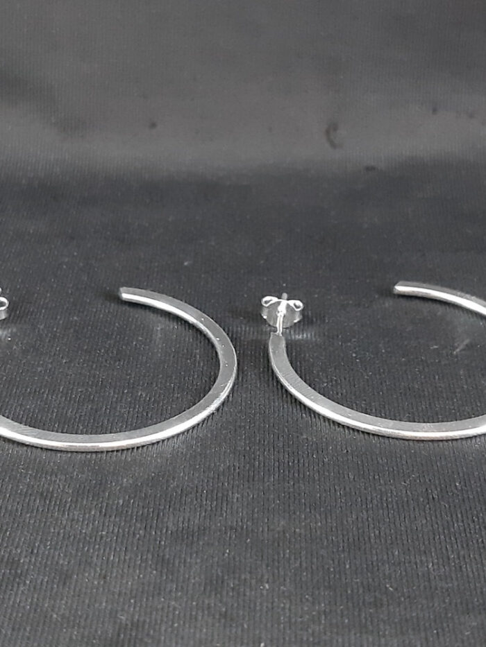 Argola aberta fio chapeado