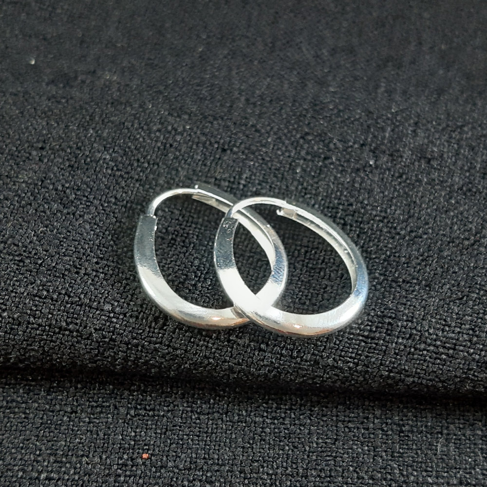 Argola oval fio liso fechada