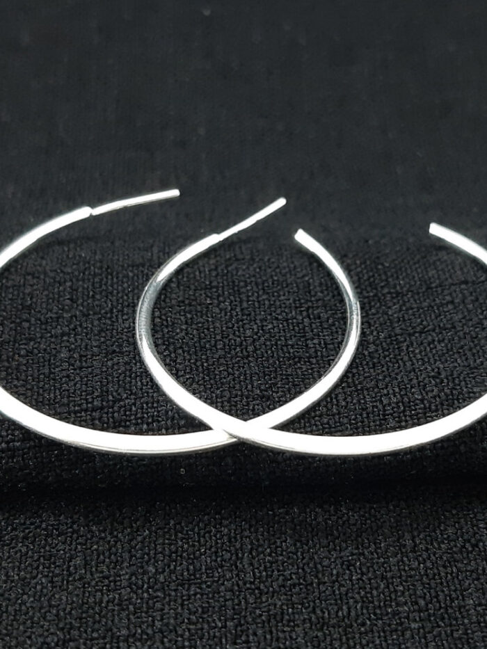 Argola fio chapeado prateado