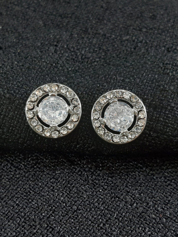 Brinco ponto de luz redor cravejado vazado