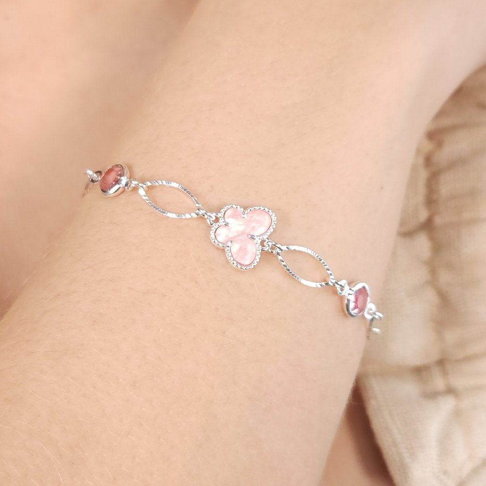 Pulseira borboleta com pontos de luz e elos detalhados - Imagem 3