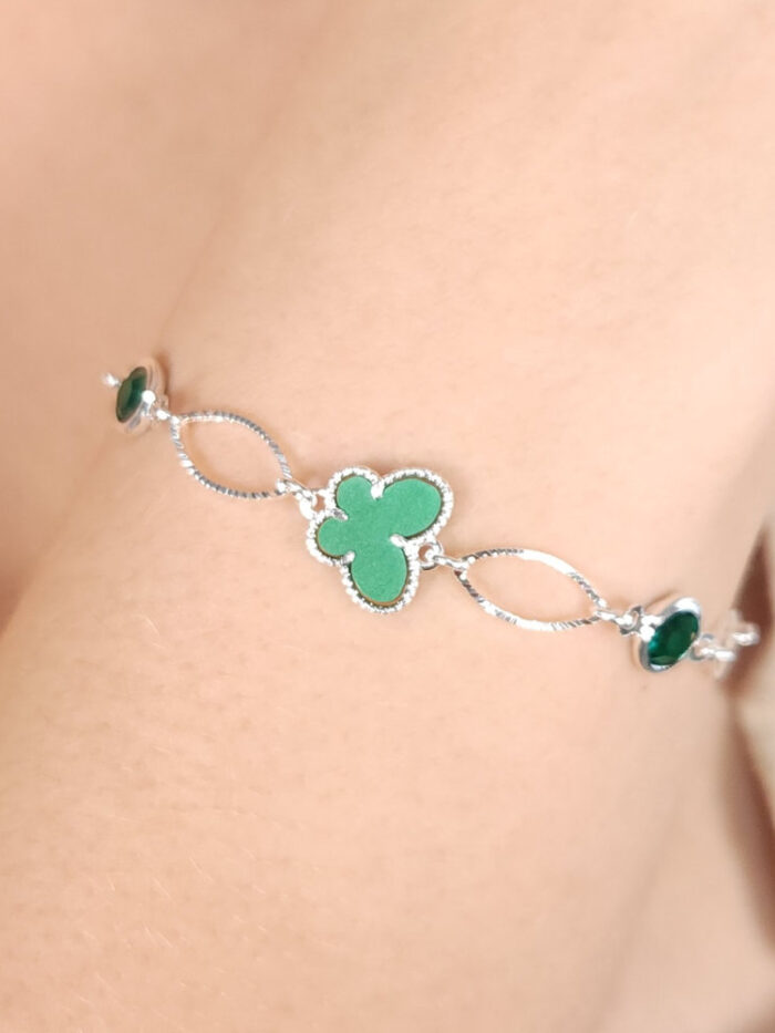 Pulseira borboleta com pontos de luz e elos detalhados