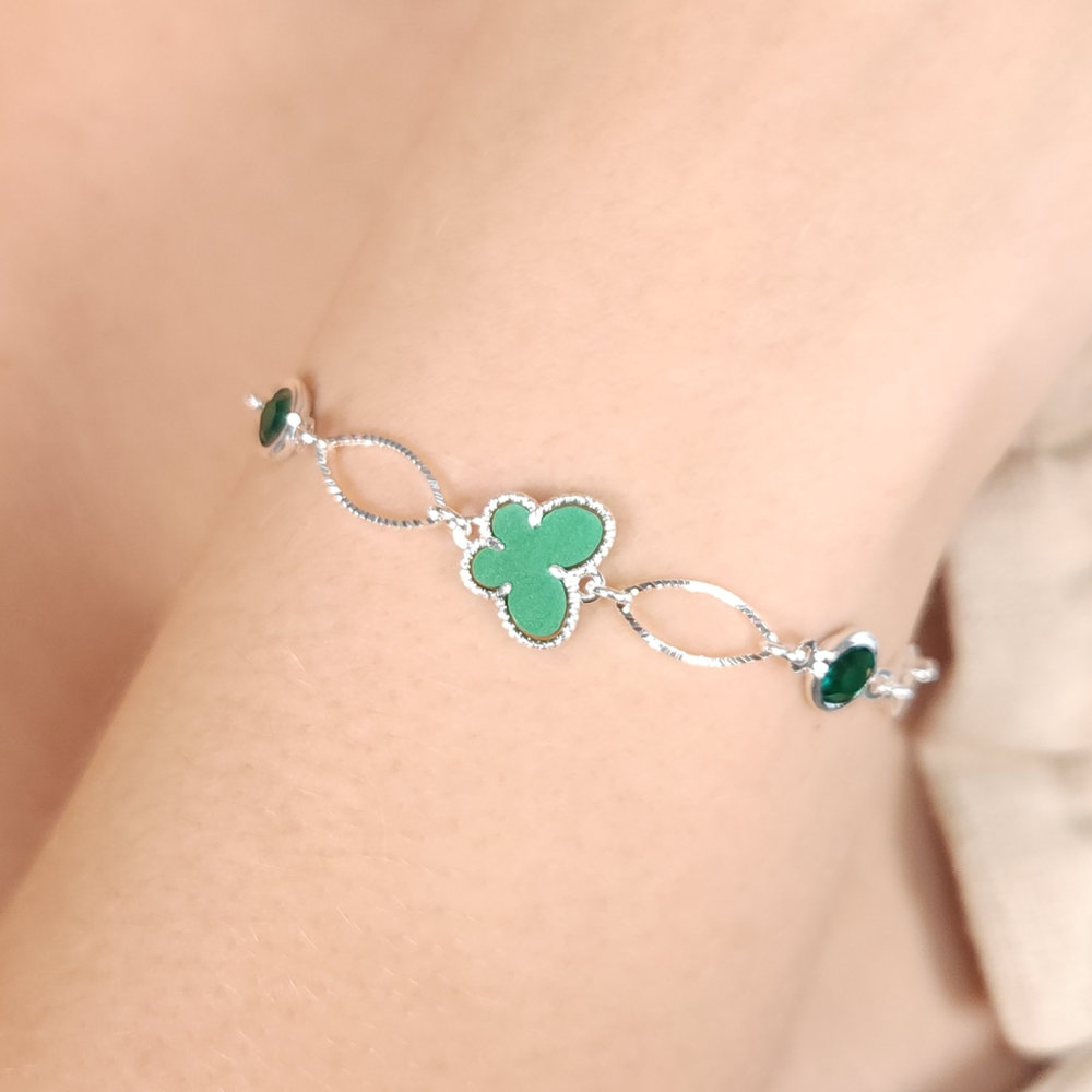 Pulseira borboleta com pontos de luz e elos detalhados