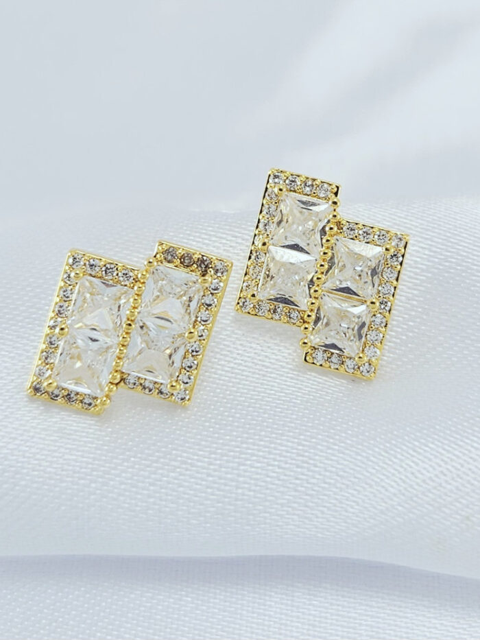 Brinco retangular duplo pedra cristal