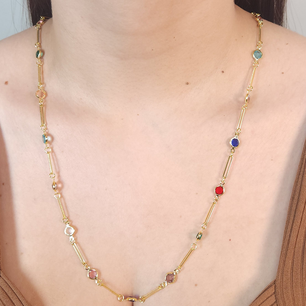 Longuinho com pedras colorida e caninhos vazado