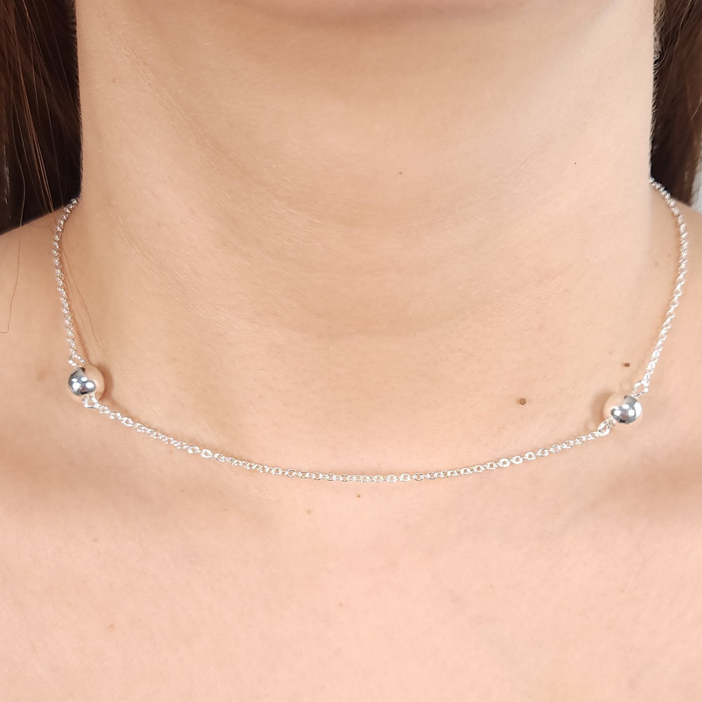 Gargantilha chocker bola prateada dupla