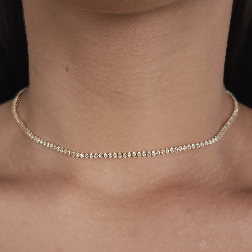 Gargantilha chocker com pedra navete cristal