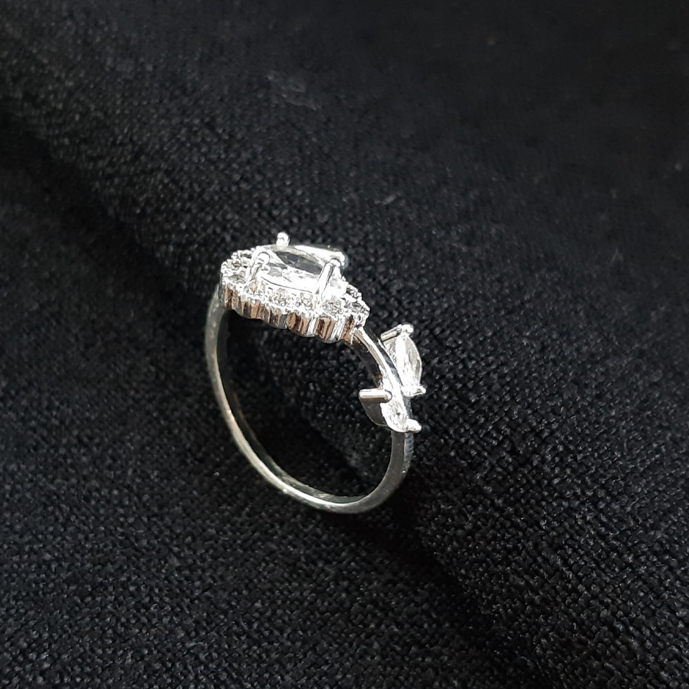 Anel flor com pedra cristal - Imagem 2