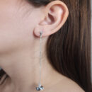 Brinco fio longo bola